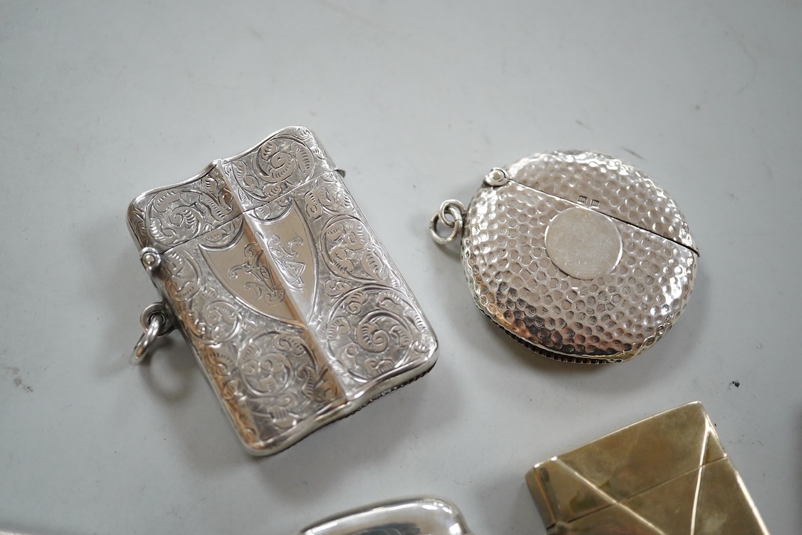 Three assorted silver vesta cases including one with a white metal chain, two gilded 900 standard white metal vesta cases, designed as a letter with postage stamp, 60mm, one 925 vesta case modelled as a satchel and two s